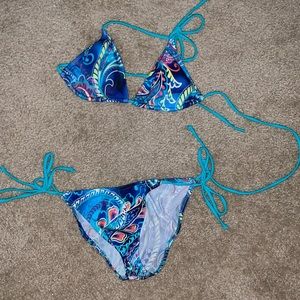 Venus string bikini